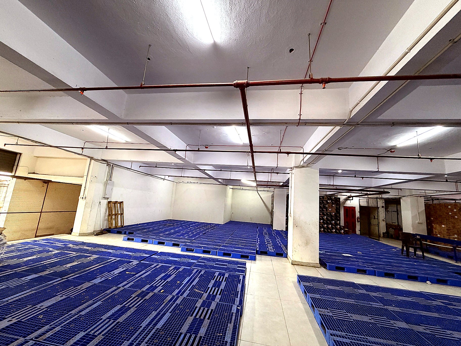 Warehouse floor overhead sprinkler coverage installed by Decon Infratech at the Okhla Phase-1 project