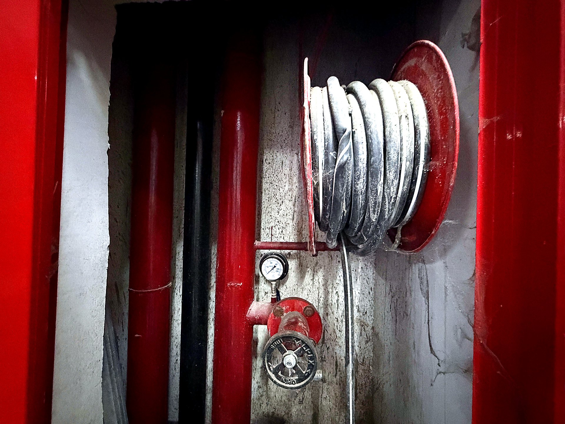 Internal hose reel cabinet with landing valve and pressure gauge installed at the Okhla Phase-1 project by Decon Infratech