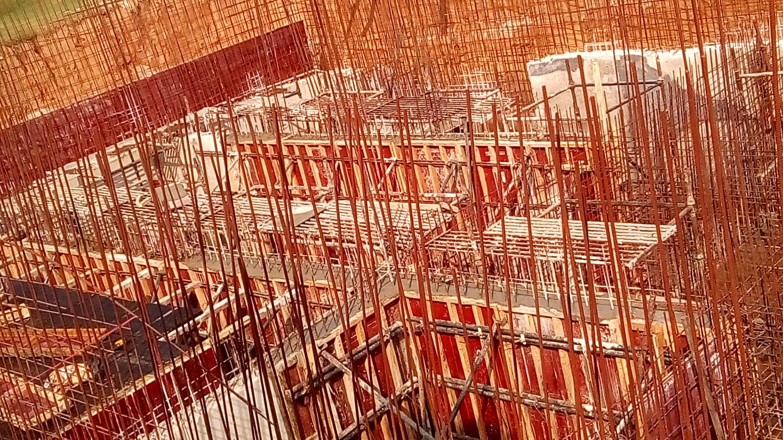 Internal partition walls and beam formwork dividing the sewage treatment tank into separate process compartments